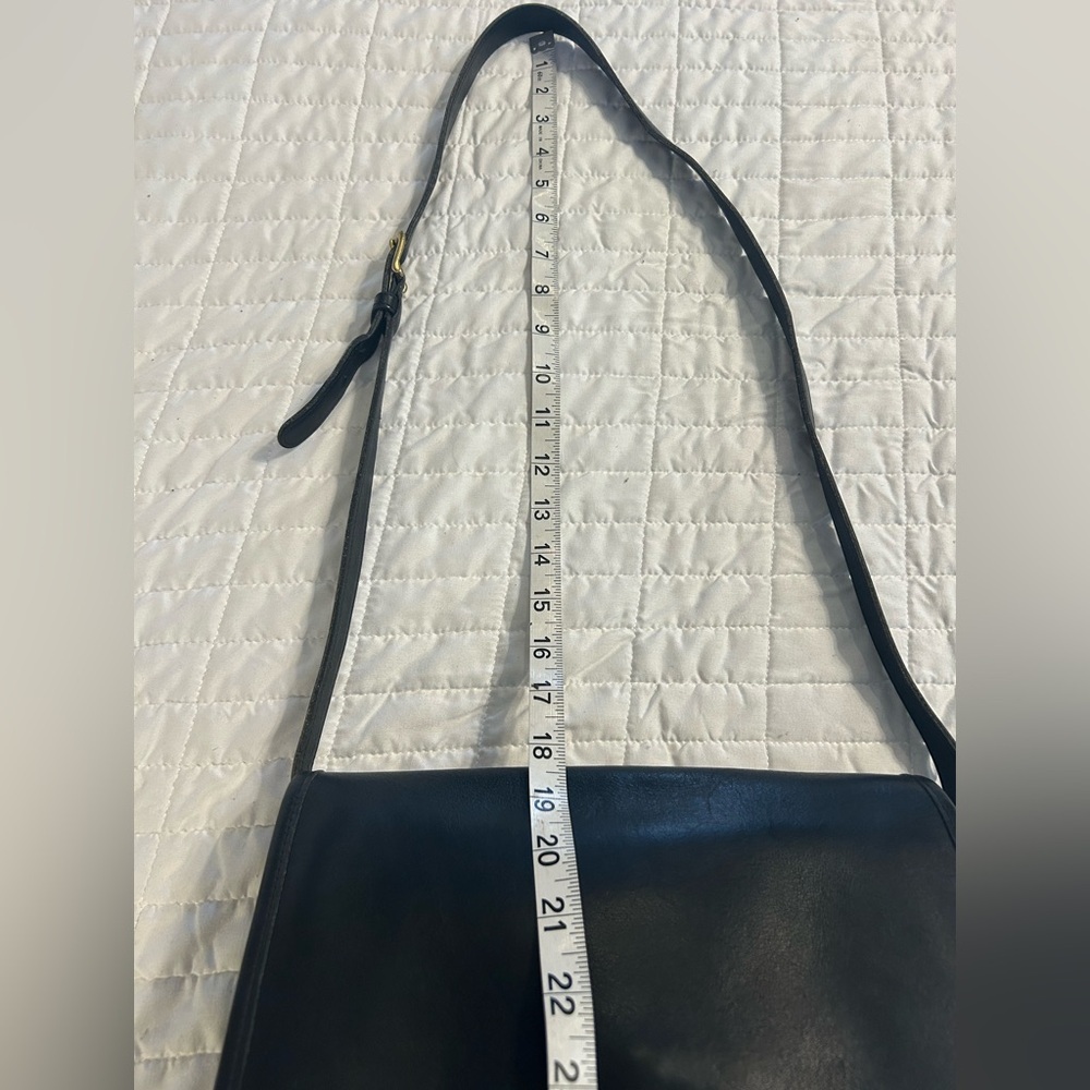 Coach Vintage 9812 Ridgefield Flap
Turn Lock Crossbody Leather Bag Black
USA - Picture 15 of 16